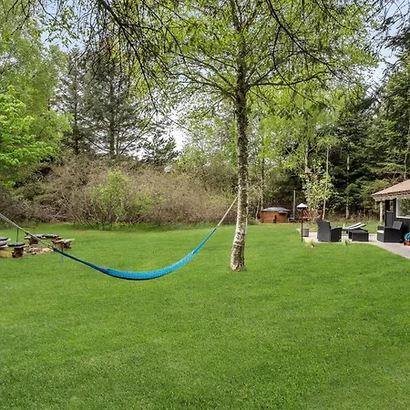 Dom wakacyjny 4 Bedroom Gorgeous In