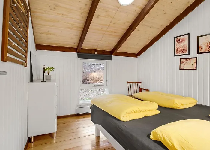 4 Bedroom Gorgeous In Ålbæk